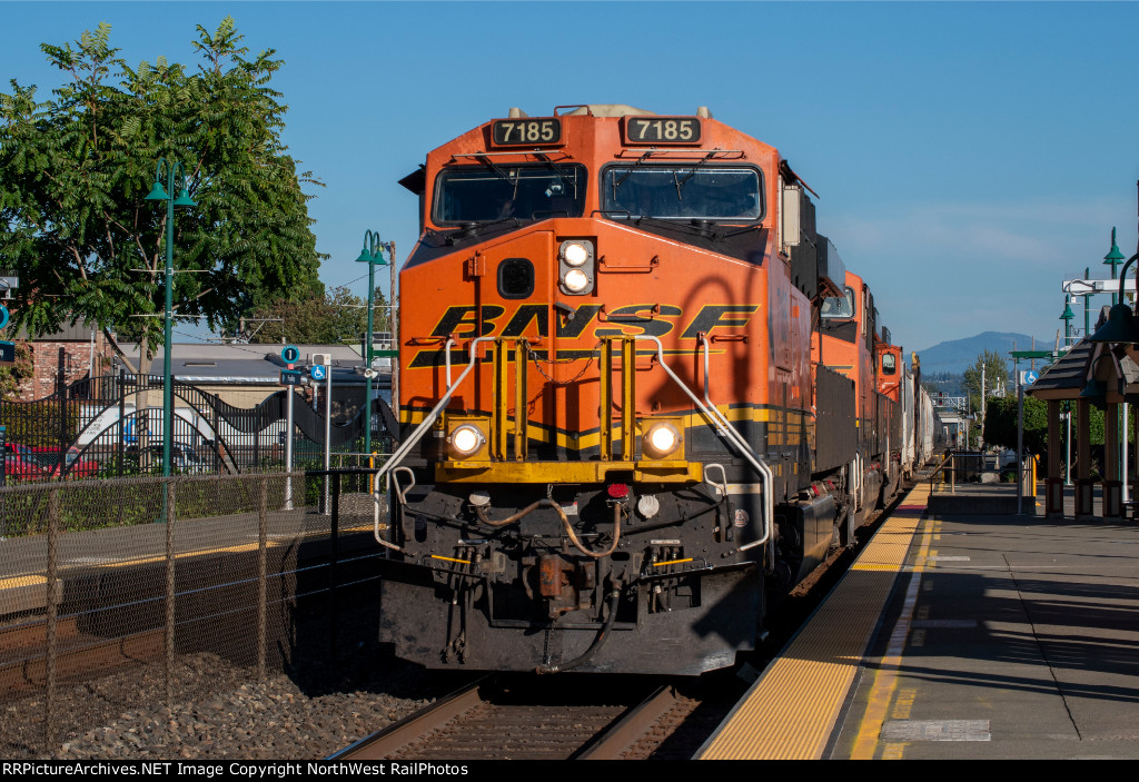 BNSF 7185